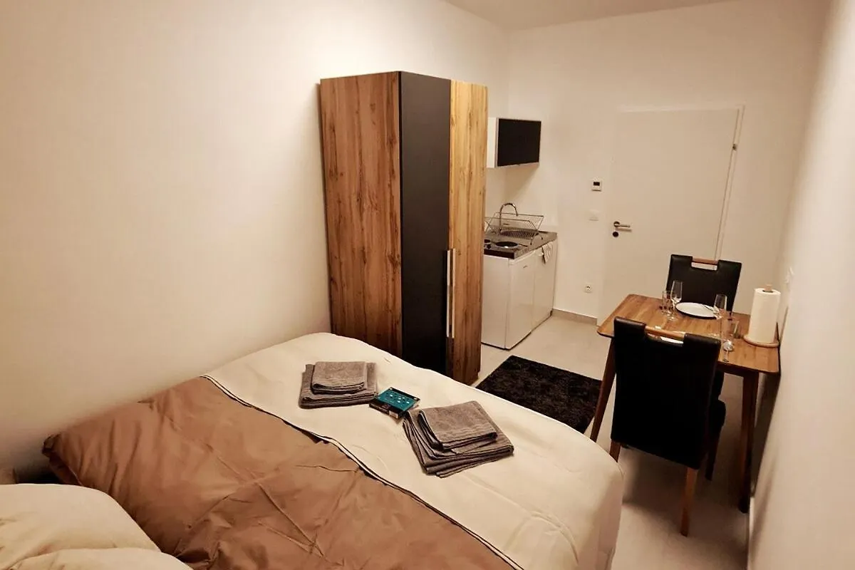 Bright And Quiet City Apartment Near Schoenbrunn Vienna Austria